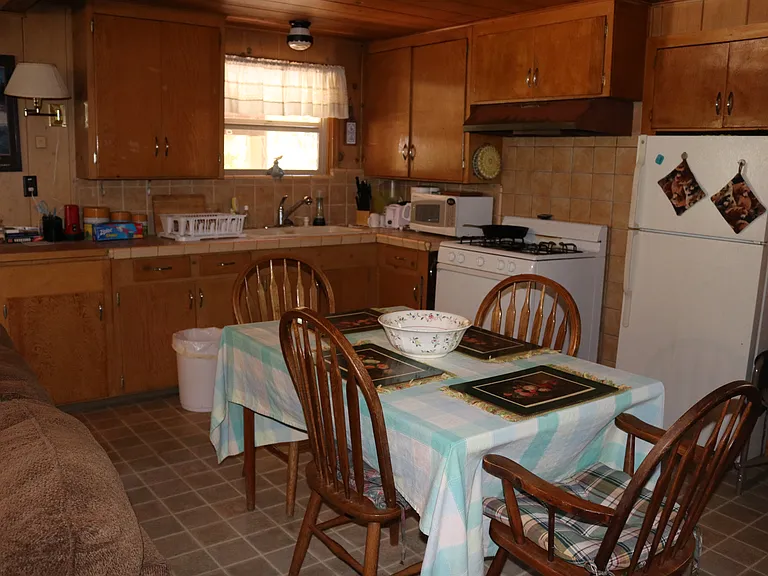 255 Old County Rd — Photo 5