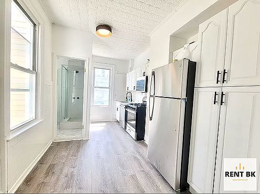 3rd image of 124 Jefferson St #1