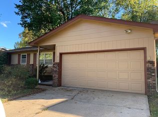 1012 W Morningside St, Springfield, MO 65807