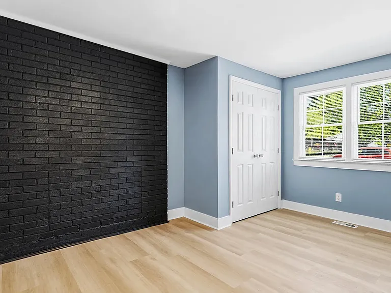 301 W John J Sharpe St — Photo 24