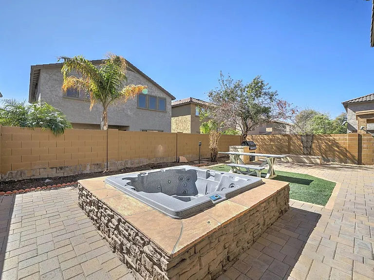 2143 W Marconi Ave — Photo 30