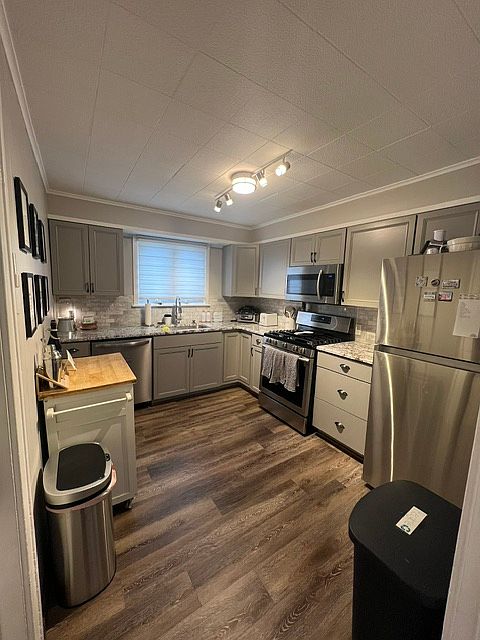 1st image of 1102 Englewood Ave Floor 1