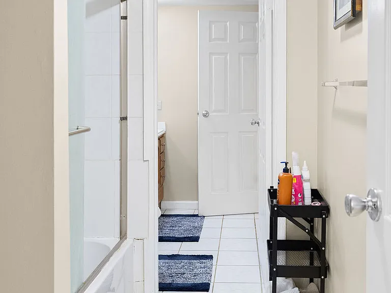 1719 Sussex Walk #D — Photo 40