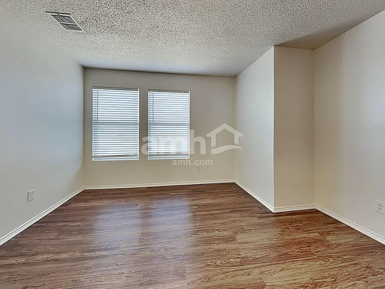 1528 Englewood Dr — Photo 14