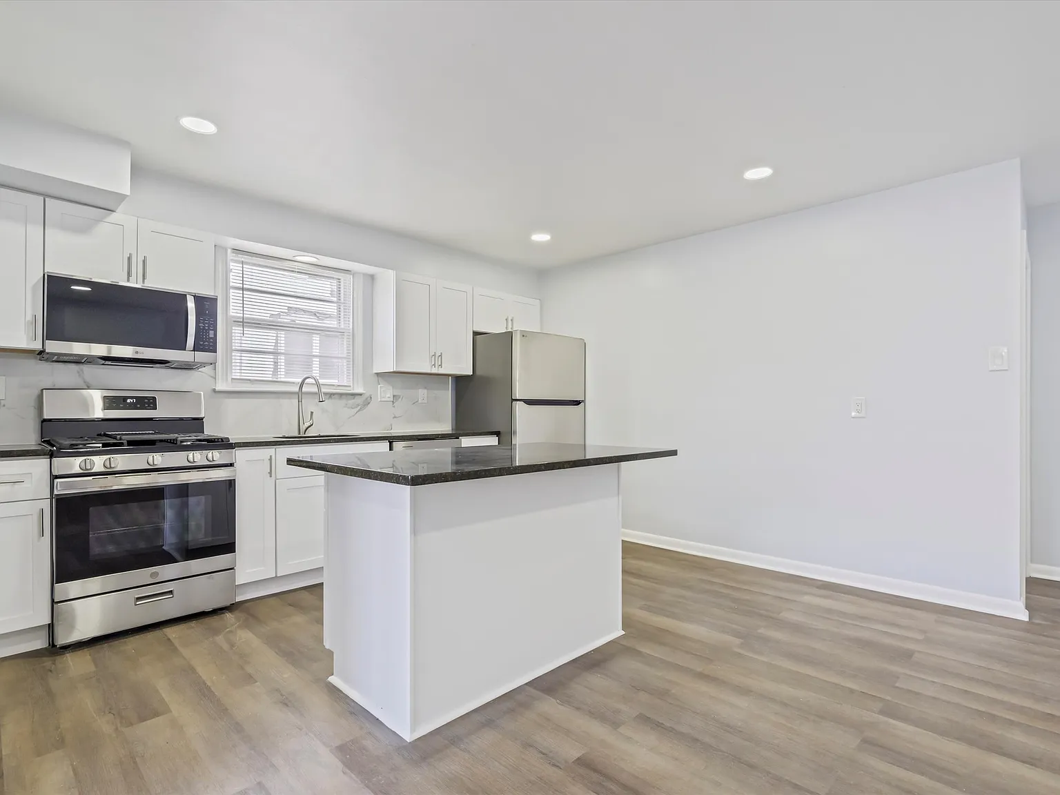 2 bed, 1100 sqft, $1,800 — Photo 3