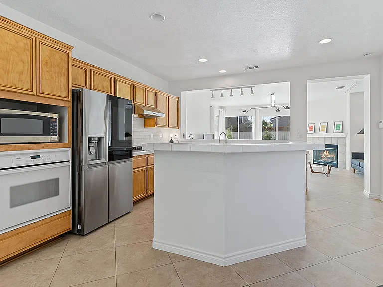 13569 Kiwi Ave — Photo 7