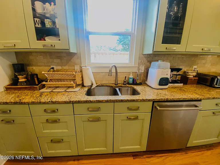 1592 Glendale St — Photo 14