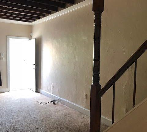 3rd image of 802 W 7th St
