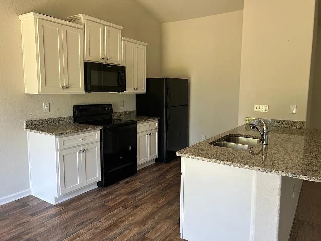 3 bed, 1525 sqft, $1,895 — Photo 4