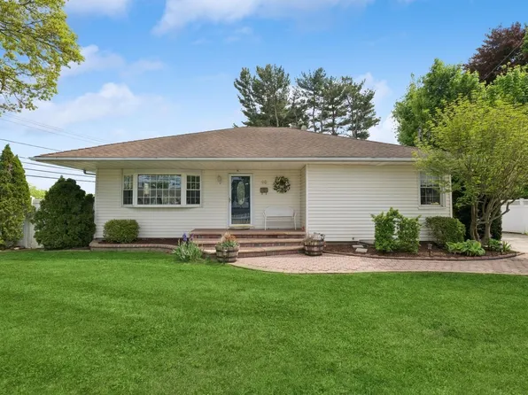 40 Grafton Street, Greenlawn, NY 11740