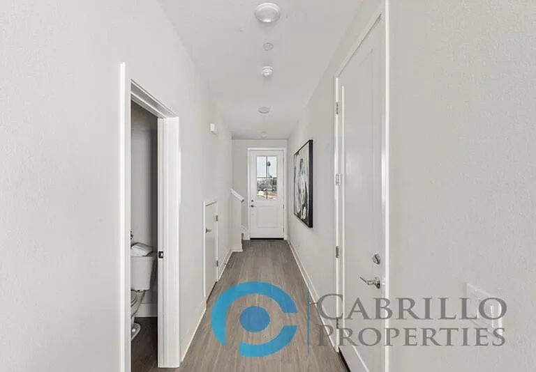 1662 Neptune Ave — Photo 9