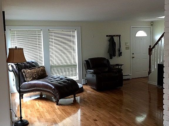 2nd image of 25 Lynn Rd