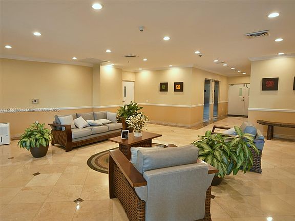 4th image of 117 NW 42nd Ave APT 907