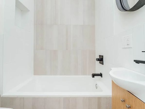 722 Hart St APT 2R