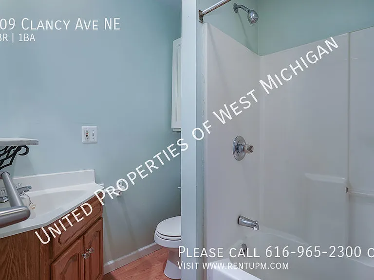 709 Clancy Ave NE — Photo 14