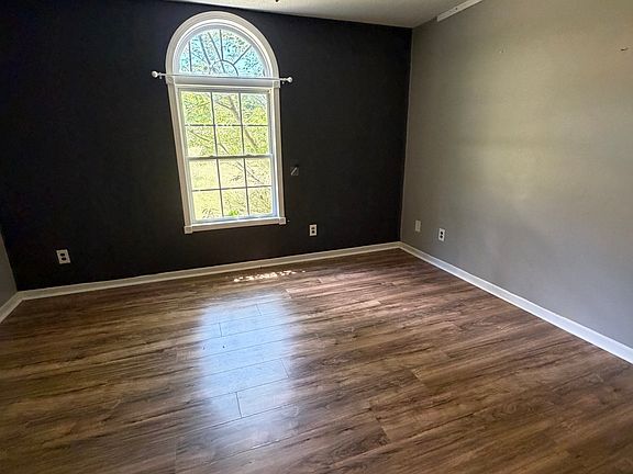 3rd image of 3020 Shoal Creek Rd
