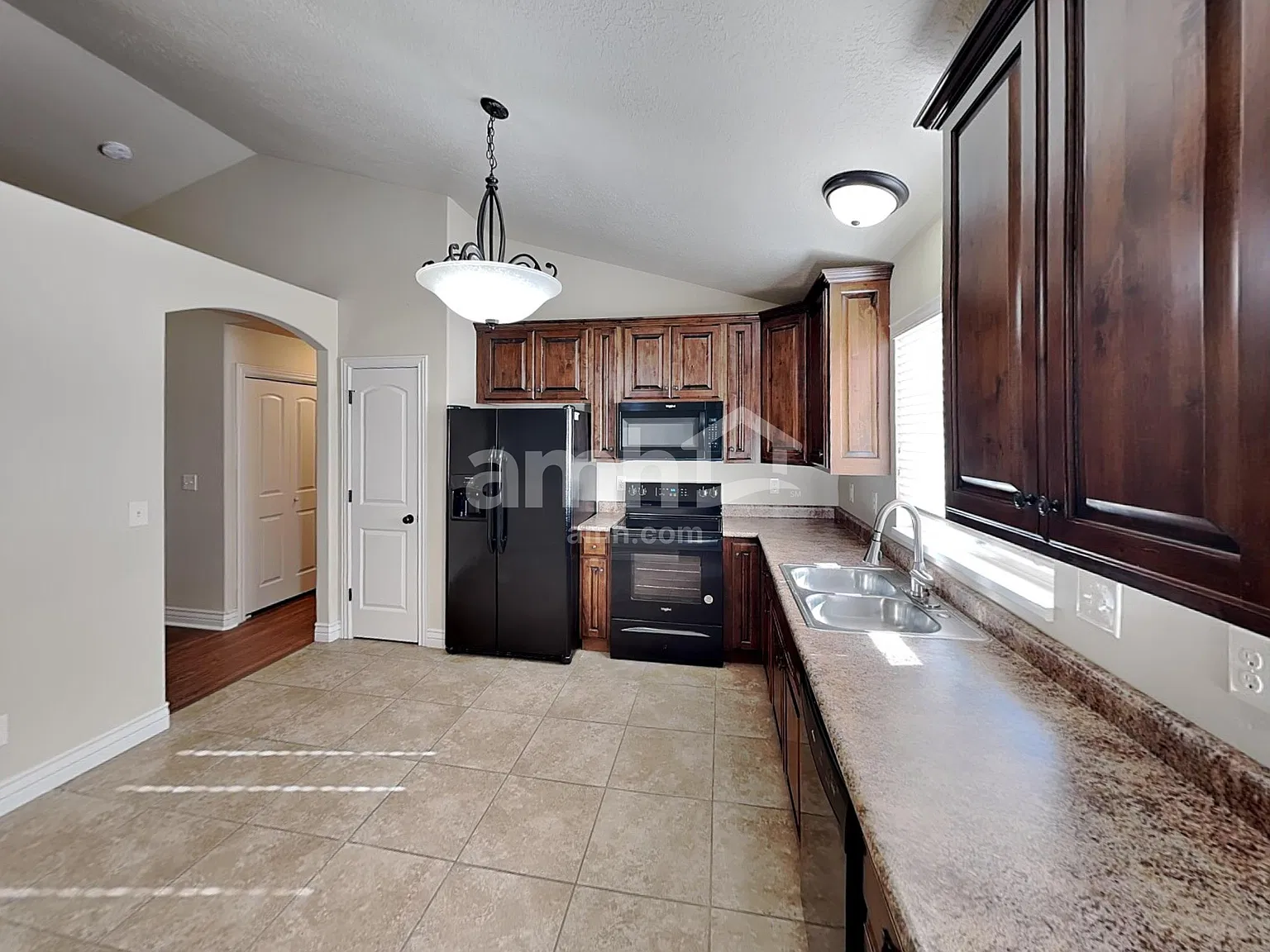 5 bed, 3.0 bath, 2210 sqft, $2,350 — Photo 3