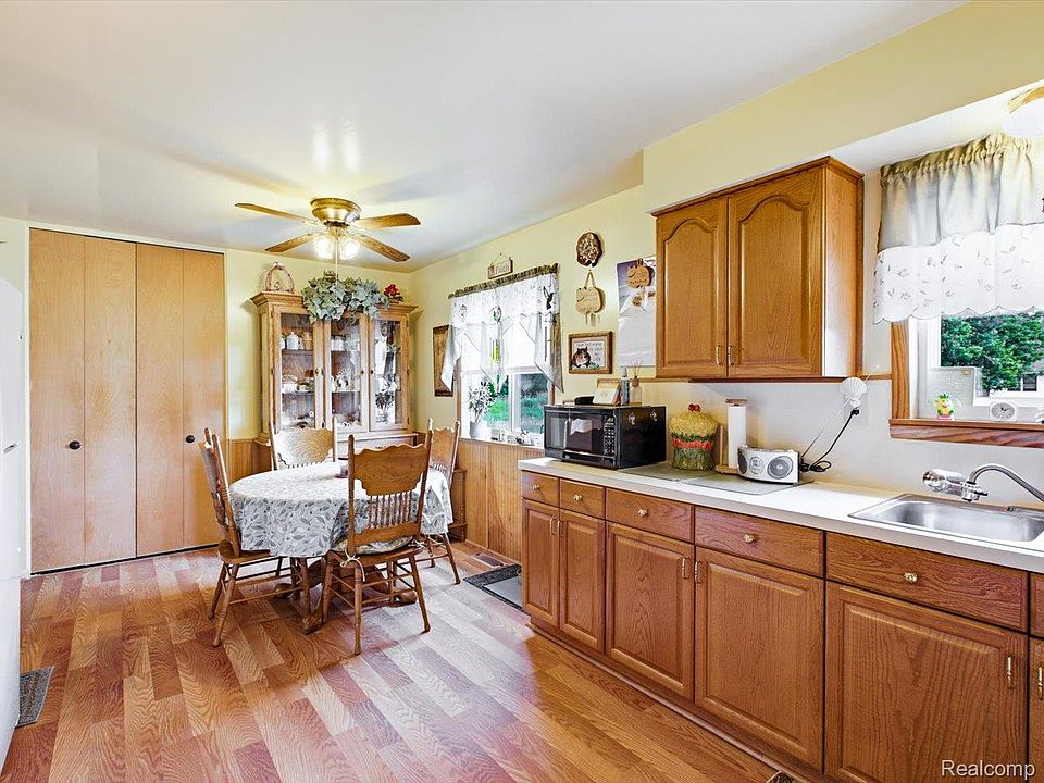 3384 Quain Rd, photo 11