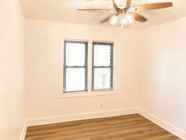 2321 S Laverne Ave — Photo 12
