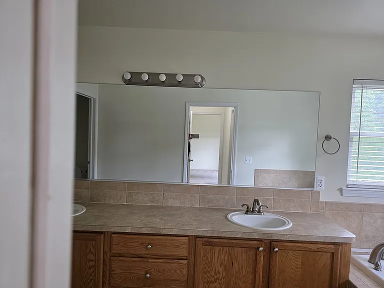 2103 Enterprise Dr — Photo 34