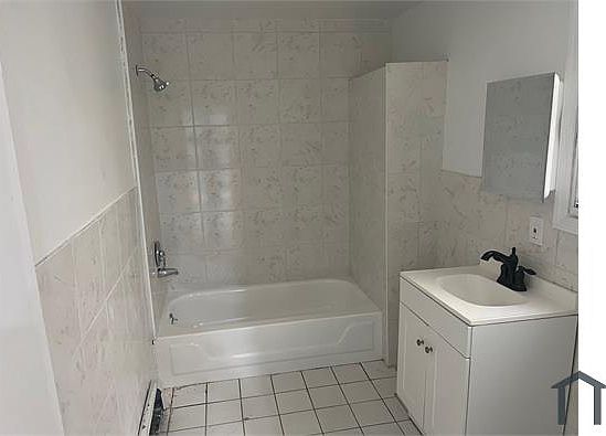 3rd image of 140 McLean Ave Suite 1