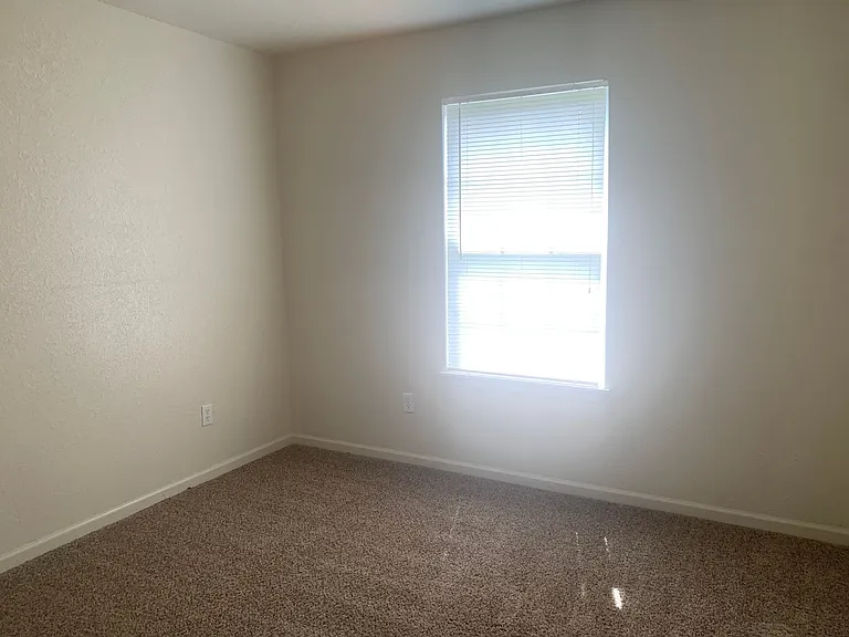 21049 Homer St — Photo 12