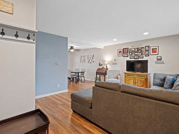 4th image of 3509 Farley Dr