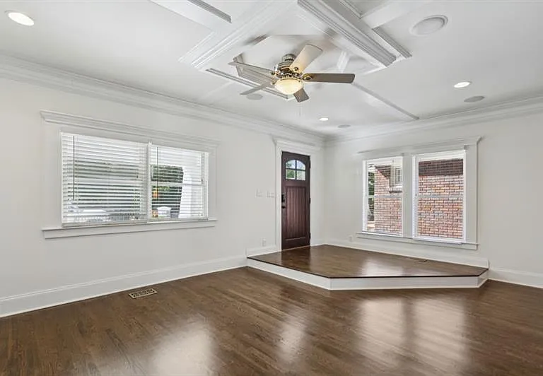 546 Highland Ave NE — Photo 10
