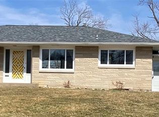 2214 10th Ave SW, Cedar Rapids, IA 52404