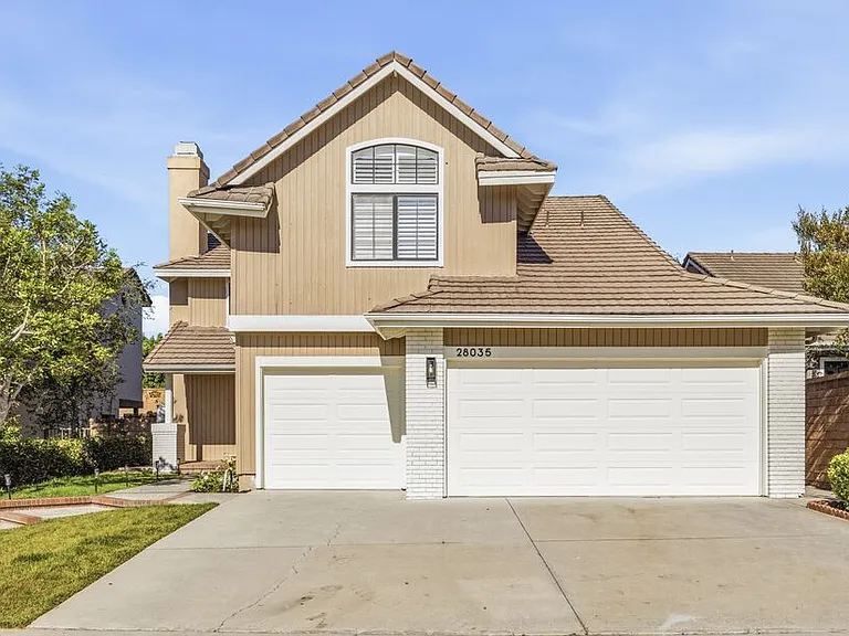 28035 Sheffield — Photo 1