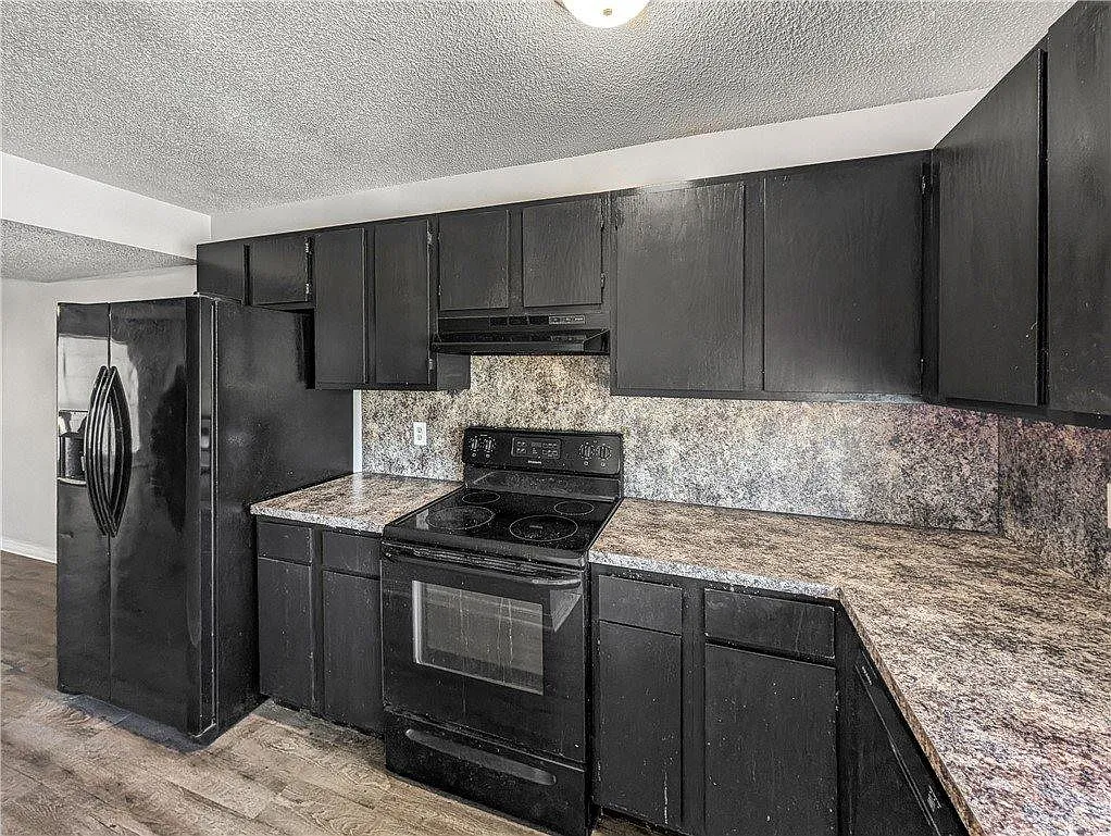 2456 N Brophy Cir — Photo 2