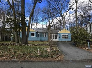 335 Sunset Blvd, Wyckoff, NJ 07481