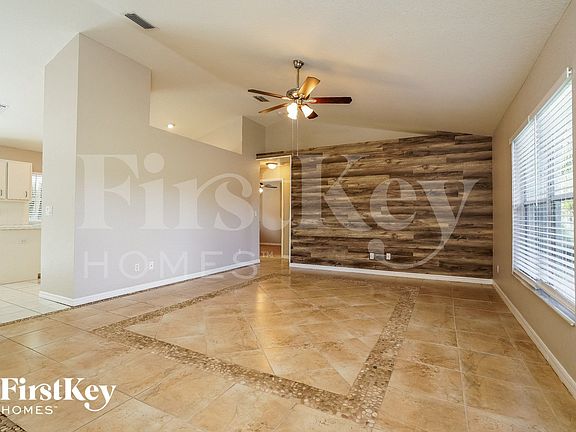 4th image of 2110 SE 16th St