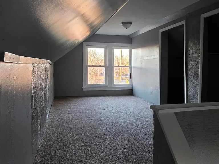 43 E Auburndale Ave — Photo 31
