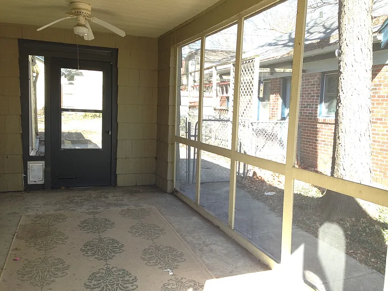 224 E Winthrope Rd — Photo 16