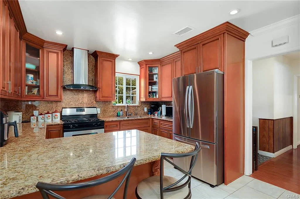 3 bed, 1342 sqft, $3,800 — Photo 3