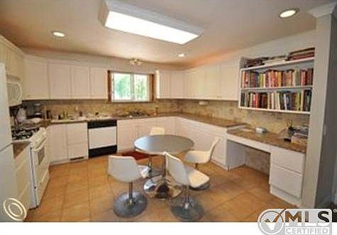 755 E Romeo Rd (54).JPG