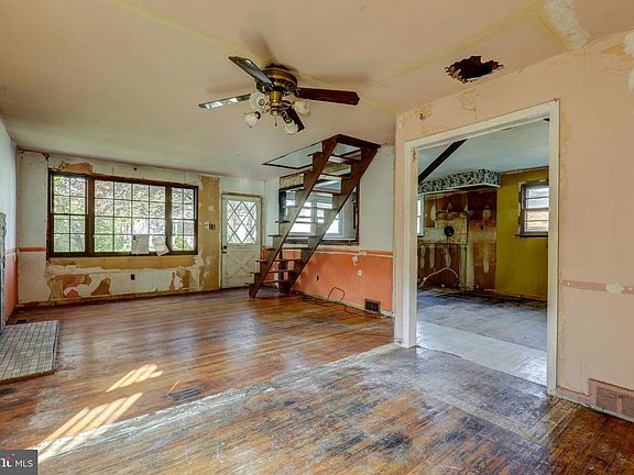 4th image of 105 Garfield Ave