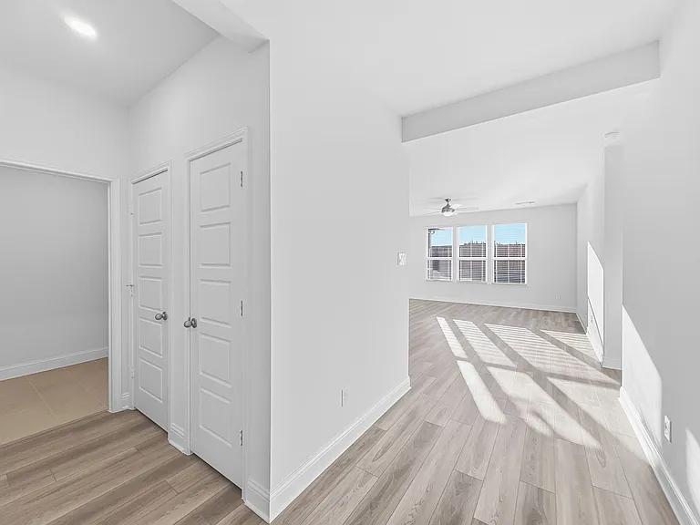 622 Saxony Dr — Photo 13