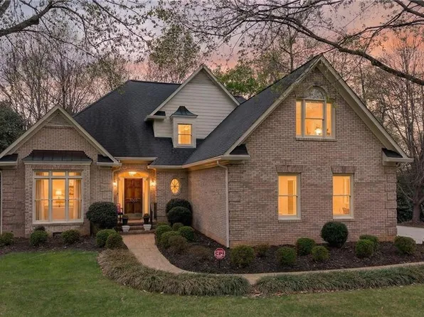 3205 Timberoak Ct, Greensboro, NC 27410