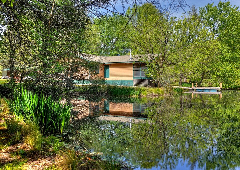 13th image of 111 Candlewood Ln