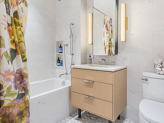 2nd image of 185 18th St #310