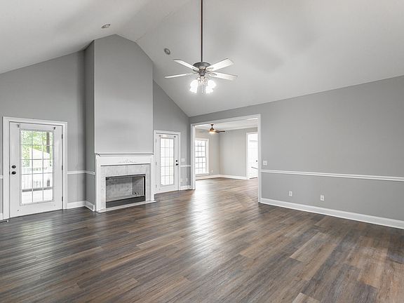 5th image of 375 Champagne Cir