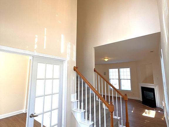 3rd image of 10082 Paisley Dr NW