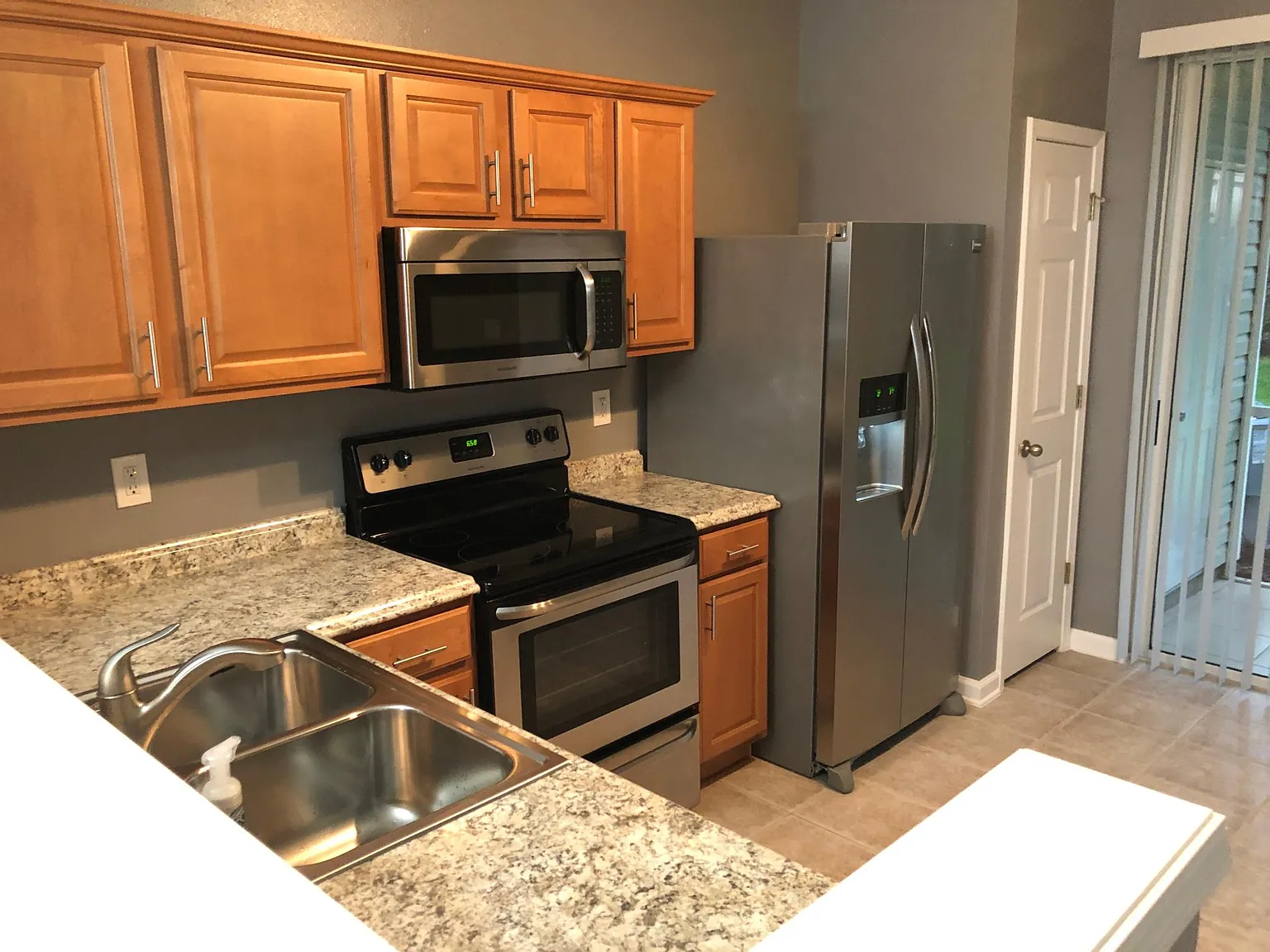 2 bed, 2.5 bath, 1184 sqft, $1,850 — Photo 3