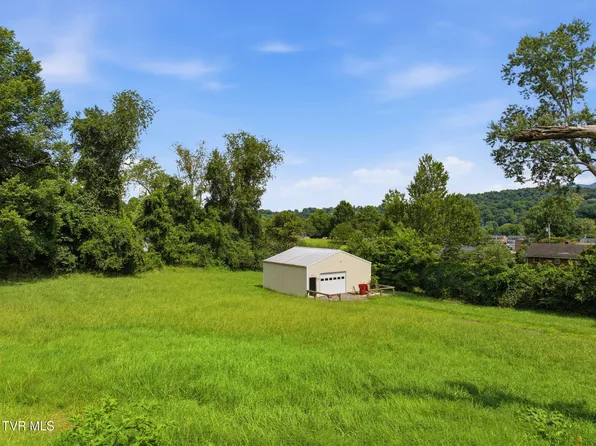 2200 Hicks Rd, Johnson City, TN 37604