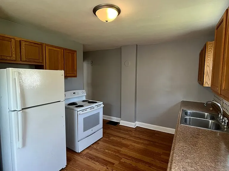 452-454 S Huron Ave — Photo 6