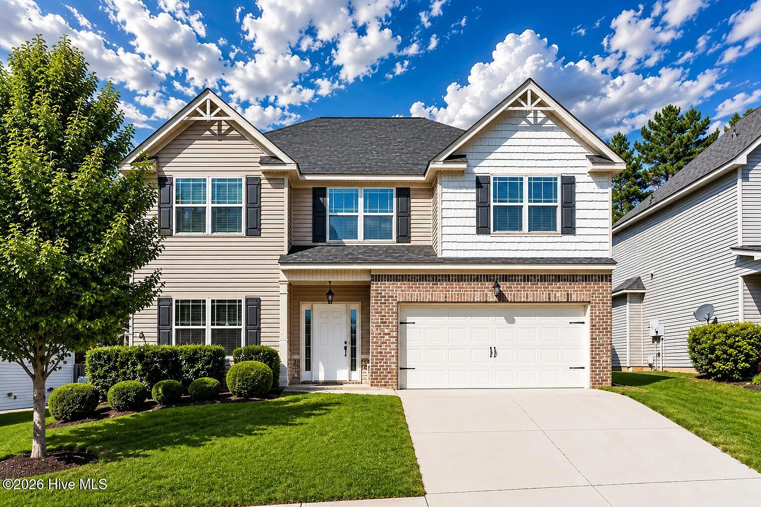 4 bed, 2.5 bath, 2450 sqft, $2,600 — Photo 1