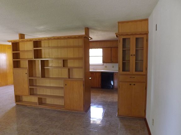 4th image of 818 W 19th St