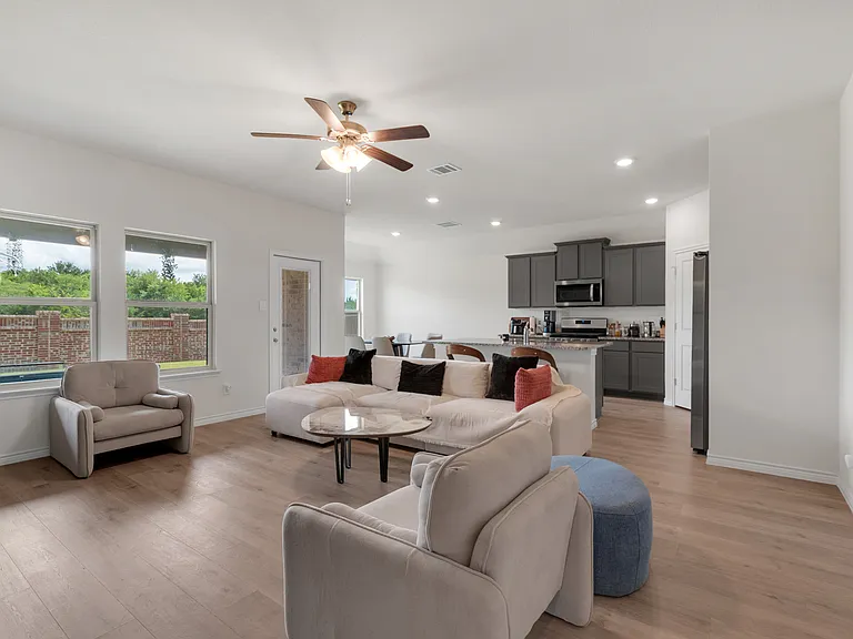 919 Gentle Rain Dr — Photo 5
